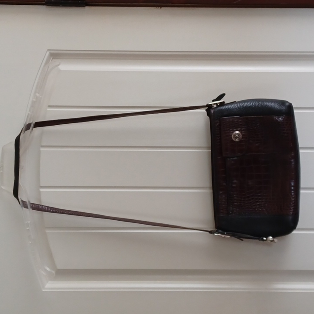 EUC WOMENS LEATHER PURSE